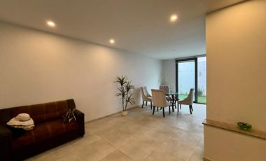 Casa en renta AMUEBLADA en Tossa Residencial, a unos metros de Costco Sur