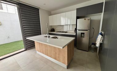 Casa en renta AMUEBLADA en Tossa Residencial, a unos metros de Costco Sur