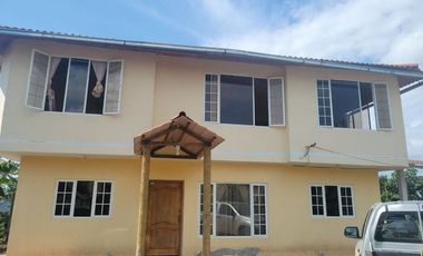 Finca en venta con casa grande a 5 minutos de Puerto Quito Ecuador