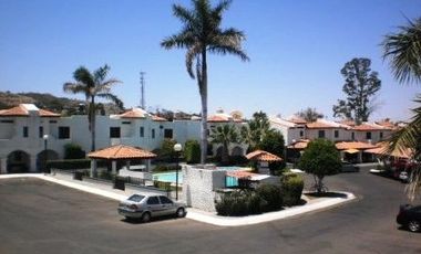 MEDITERRANEO RESIDENCIAL, BELLA Y AMUEBLADA, EN CERRADA CON ALBERCA AL NORTE.