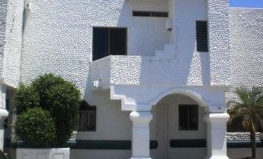 MEDITERRANEO RESIDENCIAL, BELLA Y AMUEBLADA, EN CERRADA CON ALBERCA AL NORTE.