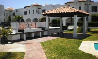 MEDITERRANEO RESIDENCIAL, BELLA Y AMUEBLADA, EN CERRADA CON ALBERCA AL NORTE.