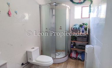 Leon Propiedades vende parcela en condominio, sector Miraflores, Curacaví.