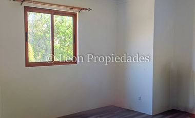 Leon Propiedades vende parcela en condominio, sector Miraflores, Curacaví.