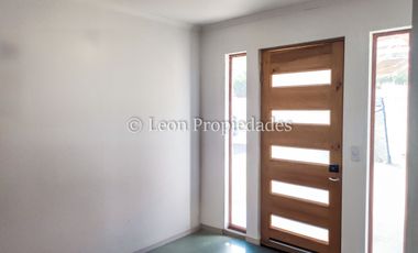 Leon Propiedades vende parcela en condominio, sector Miraflores, Curacaví.