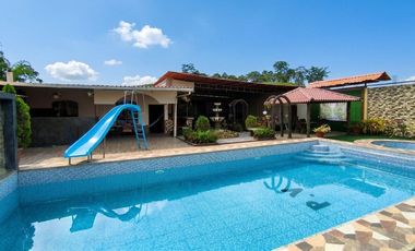 Venta Quinta con piscina, terreno 600 m² CALICHANA