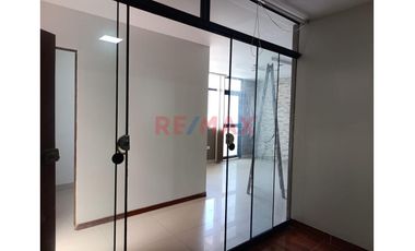 Alquilo Mini Departamento En Pleno Centro De Trujillo, 4To Piso Sin Ascensor, Area 50M2, Precio S/. 1,300 Soles