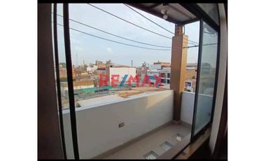 Alquilo Mini Departamento En Pleno Centro De Trujillo, 4To Piso Sin Ascensor, Area 50M2, Precio S/. 1,300 Soles