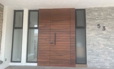 Casa en San Pedro Tlaquepaque con Ventanales Panorámicos y Diseño Moderno