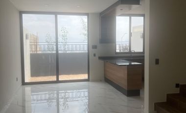 Casa en San Pedro Tlaquepaque con Ventanales Panorámicos y Diseño Moderno