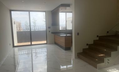 Casa en San Pedro Tlaquepaque con Ventanales Panorámicos y Diseño Moderno