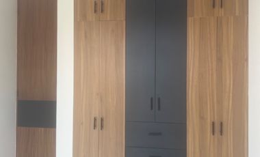 Casa en San Pedro Tlaquepaque con Ventanales Panorámicos y Diseño Moderno