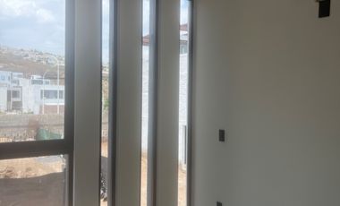 Casa en San Pedro Tlaquepaque con Ventanales Panorámicos y Diseño Moderno
