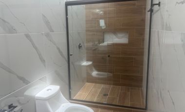 Casa en San Pedro Tlaquepaque con Ventanales Panorámicos y Diseño Moderno