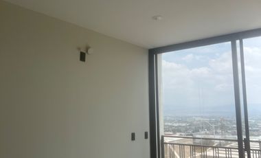 Casa en San Pedro Tlaquepaque con Ventanales Panorámicos y Diseño Moderno