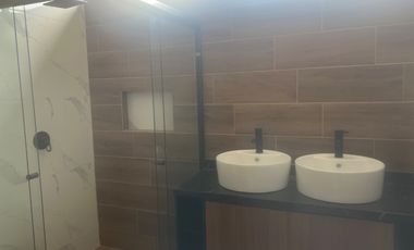Casa en San Pedro Tlaquepaque con Ventanales Panorámicos y Diseño Moderno