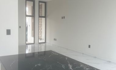 Casa en San Pedro Tlaquepaque con Ventanales Panorámicos y Diseño Moderno