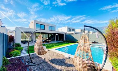 VENTA CASA MEDITERRÁNEA ESPECTACULAR,  A PASOS DE COLEGIOS SAN ANSELMO Y PEDREGALES | UF 13.500