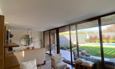 VENTA CASA MEDITERRÁNEA ESPECTACULAR,  A PASOS DE COLEGIOS SAN ANSELMO Y PEDREGALES | UF 13.500