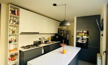 VENTA CASA MEDITERRÁNEA ESPECTACULAR,  A PASOS DE COLEGIOS SAN ANSELMO Y PEDREGALES | UF 13.500