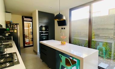 VENTA CASA MEDITERRÁNEA ESPECTACULAR,  A PASOS DE COLEGIOS SAN ANSELMO Y PEDREGALES | UF 13.500