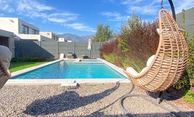 VENTA CASA MEDITERRÁNEA ESPECTACULAR,  A PASOS DE COLEGIOS SAN ANSELMO Y PEDREGALES | UF 13.500