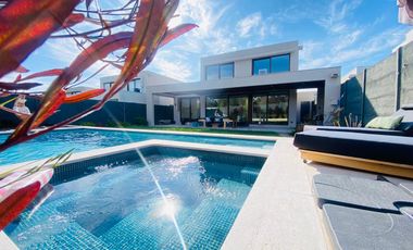 VENTA CASA MEDITERRÁNEA ESPECTACULAR,  A PASOS DE COLEGIOS SAN ANSELMO Y PEDREGALES | UF 13.500