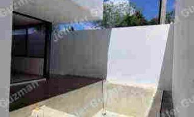 Amplio TH con piscina y en esquina