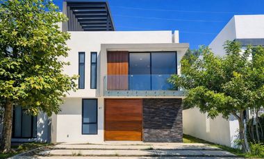 Casa en venta en zona Solares Coto Aveto a 2 minutos Instituto de Ciencias