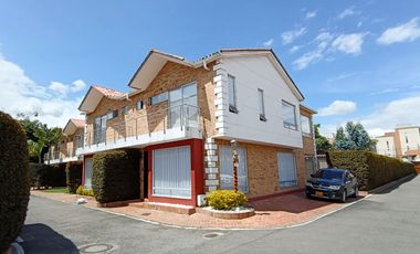 CASA EN VENTA CAJICA CONJUNTO CERRADO