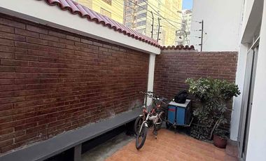 Alquilo Casa de 450m2 en Miraflores