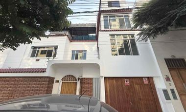 Alquilo Casa de 450m2 en Miraflores
