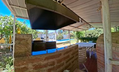 Vendo Casa con Piscina en pleno centro de Olmue, Calle La Gruta.