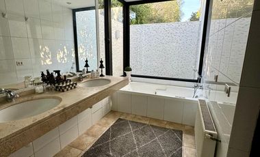 Exclusiva Casa Ubicada En Miraflores De Colina