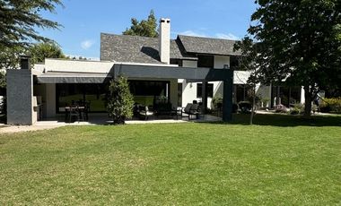 Exclusiva Casa Ubicada En Miraflores De Colina