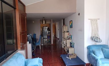 CASA EN VENTA FRENTA A PARQUE