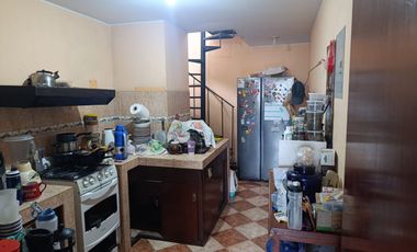 CASA EN VENTA FRENTA A PARQUE