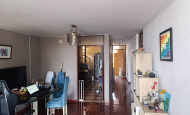 CASA EN VENTA FRENTA A PARQUE