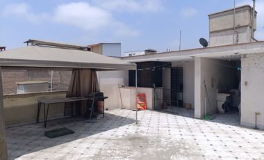 CASA EN VENTA FRENTA A PARQUE