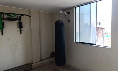 CASA EN VENTA FRENTA A PARQUE