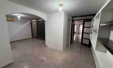 CASA EN RENTA COL.SAN BENITO IDEAL PARA OFICINA O ESTANCIA PARA ADULTOS