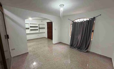 CASA EN RENTA COL.SAN BENITO IDEAL PARA OFICINA O ESTANCIA PARA ADULTOS