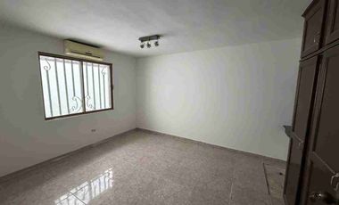 CASA EN RENTA COL.SAN BENITO IDEAL PARA OFICINA O ESTANCIA PARA ADULTOS