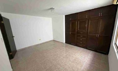 CASA EN RENTA COL.SAN BENITO IDEAL PARA OFICINA O ESTANCIA PARA ADULTOS