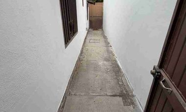 CASA EN RENTA COL.SAN BENITO IDEAL PARA OFICINA O ESTANCIA PARA ADULTOS