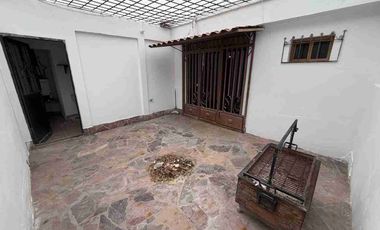 CASA EN RENTA COL.SAN BENITO IDEAL PARA OFICINA O ESTANCIA PARA ADULTOS