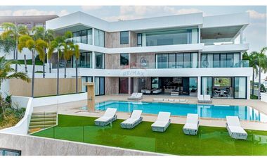 Luxe 7-Bed Villa in Koh Samui, Sea Views & Pool