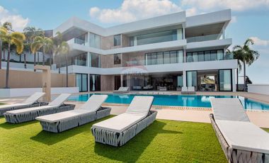 Luxe 7-Bed Villa in Koh Samui, Sea Views & Pool