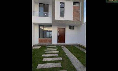 CASA DE VENTA EN CAYAMBE, URBANIZACIÓN DONOSO CABEZAS