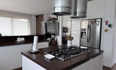 VENTA CASA DE LUJO EN CONDOMINIO DE LA CALERA CUND.